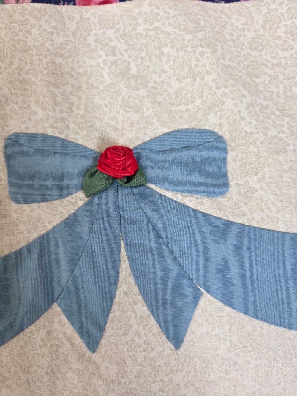 VTG Handmade Quilt Top Victorian Lady Floral Bow Border 75x65 Cream Blue Cotton - Picture 3 of 14